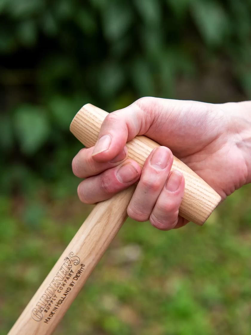 Gardener’s Lifetime Perennial Spade With Short T-Handle 2 Gardener’s Lifetime Perennial Spade With Short T-Handle - Image 2